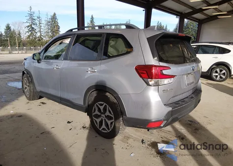 2019 Subaru Forester Premium z USA, uszkodzony, nr VIN JF2SKAEC0KH442990